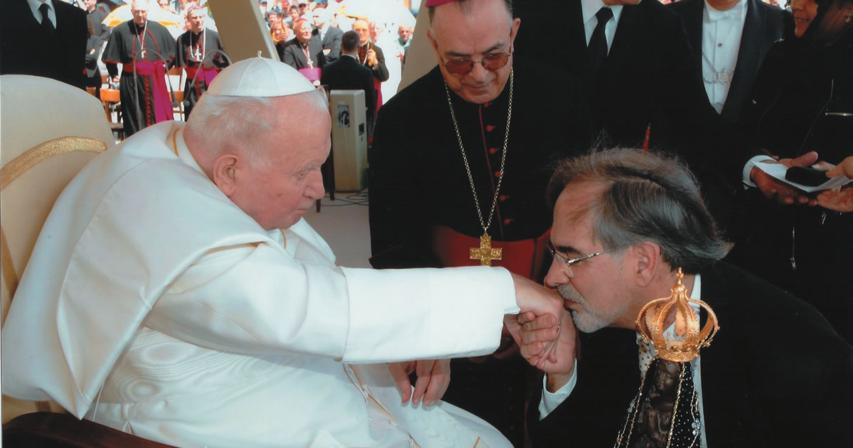 VII- A entrega do primeiro sinal: encontro com o Papa João Paulo II em 2004